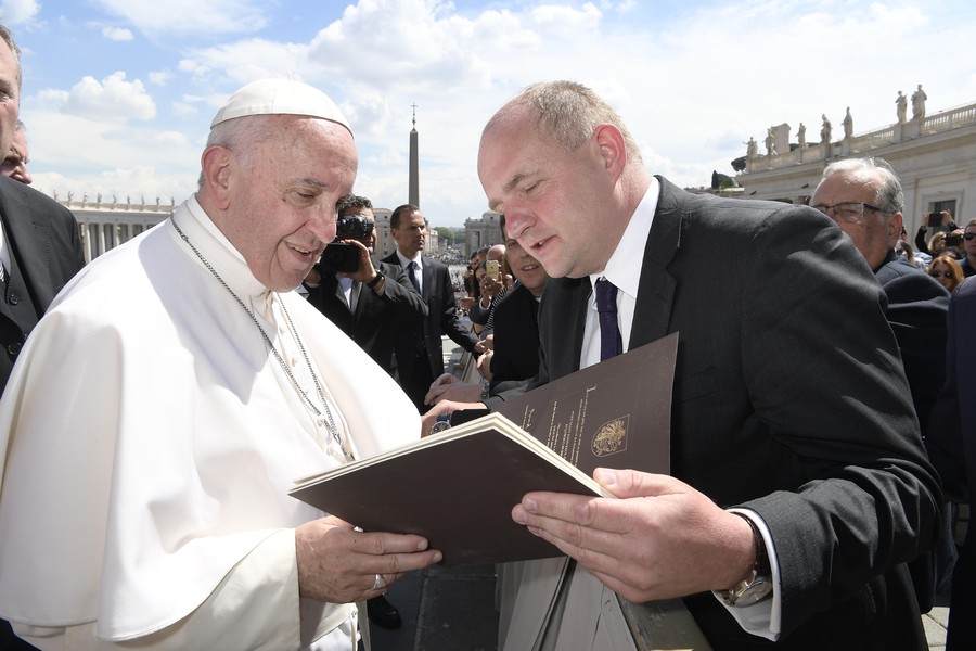 Poświęcenie kamienia węgielnego przez papieża Franciszka, Rzym fot. z archiwum Urzędu Marszałkowskiego