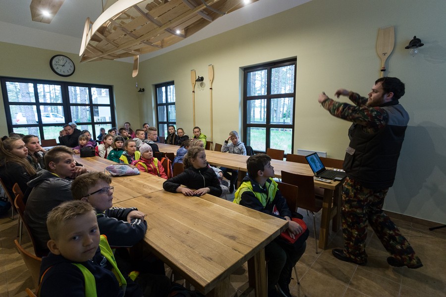 Uczniowie Szkoły Podstawowej w Sosnówce (powiat grudziądzki) zwiedzali Tucholski Park Krajobrazowy, fot. Filip Kowalkowski