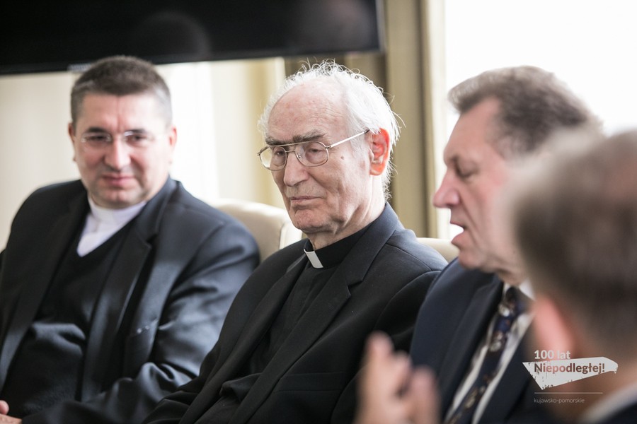 Wizyta arcybiskupa Alfonsa Nossola w Urzędzie Marszałkowskim i spotkanie z młodzieżą z regionu, fot. Andrzej Goiński
