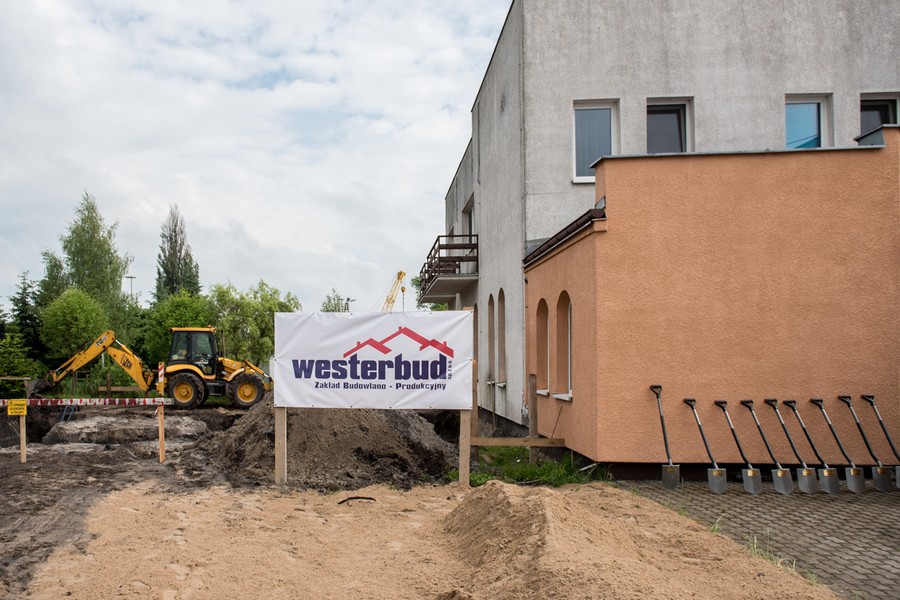 Rozpoczęcie rozbudowy Brodnickiego Centrum Caritas, fot. Łukasz Piecyk