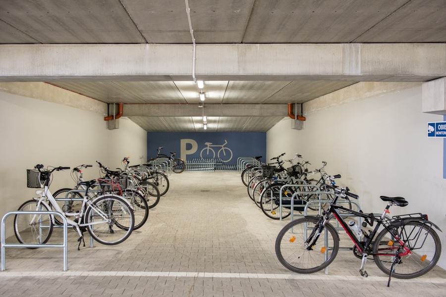 Nowy parking rowerowy w parkingu wielopoziomowym przy Wojewódzkim Szpitalu Zespolonym w Toruniu, fot. Łukasz Piecyk