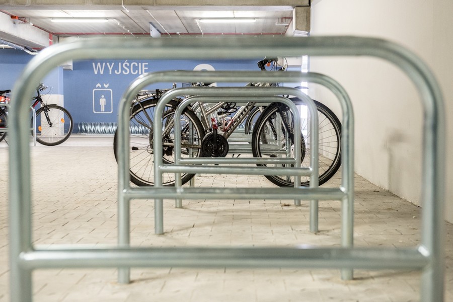 Nowy parking rowerowy w parkingu wielopoziomowym przy Wojewódzkim Szpitalu Zespolonym w Toruniu, fot. Łukasz Piecyk