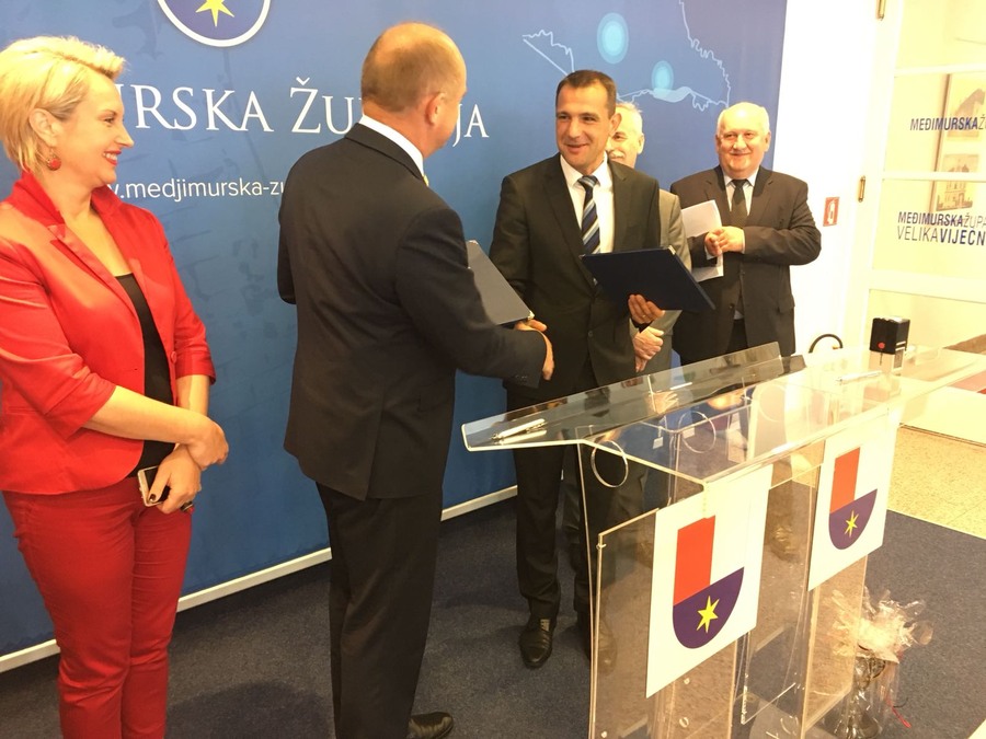 Ceremonia podpisania umowy oraz wystąpienie marszałka Piotra Całbeckiego po jej zakończeniu, fot. UMWKP