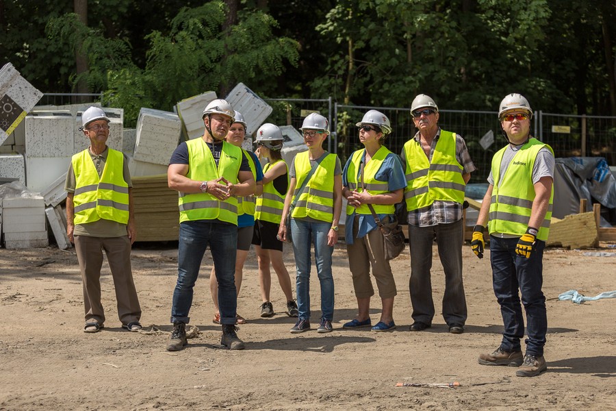 Zwiedzanie budowy szpitala na Bielanach  27 maja, fot. Szymon Zdziebło/tarantoga.pl dla UMWKP