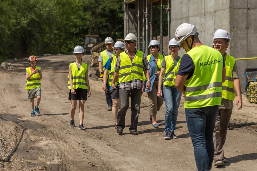 Zwiedzanie budowy szpitala na Bielanach  27 maja, fot. Szymon Zdziebło/tarantoga.pl dla UMWKP