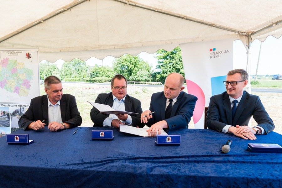 Uroczystość podpisania umowy z wykonawcą przebudowy drogi nr 554, fot. Łukasz Piecyk