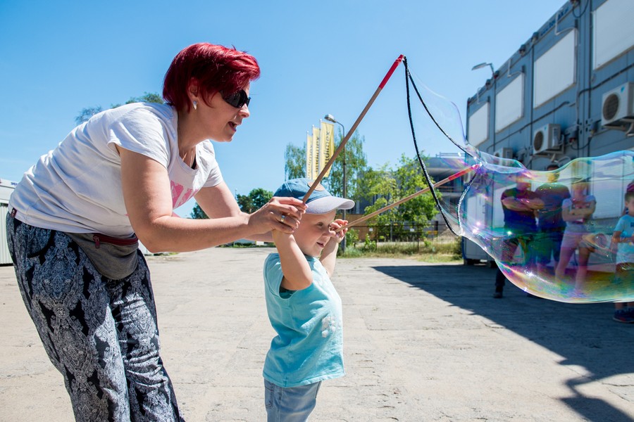 Wizyta dzieci na budowie szpitalnego miasteczka na Bielanach, fot. Łukasz Piecyk