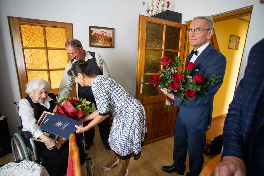 Wizyta radnego województwa Marka Domżały u Łucji Szyperskiej, fot. Filip Kowalkowski