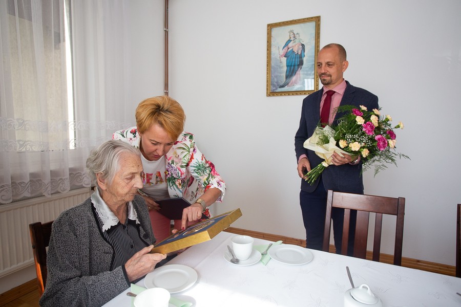 Wizyta radnej województwa Agnieszki Kłopotek u Jadwigi Jańczak, fot. Filip Kowalkowski