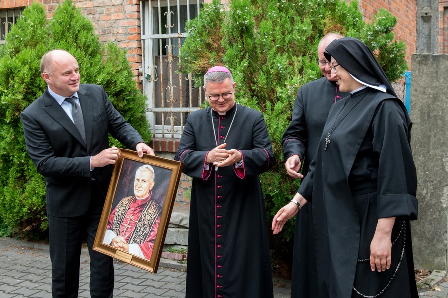 Uroczyste poświęcenie nowego domu dla seniorów Toruńskiego Centrum Caritas, fot. Łukasz Piecyk