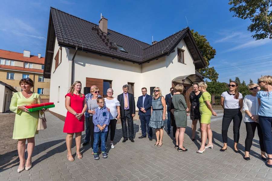 Uroczyste otwarcie domów w Chełmnie, fot. Szymon Zdziebło/Tarantoga.pl
