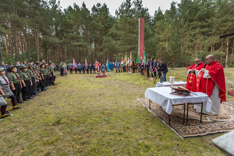 Uroczysta msza święta przy pomniku w Klamrach odbyła się 23 września, fot. Szymon Zdziebło/Tarantoga.pl
