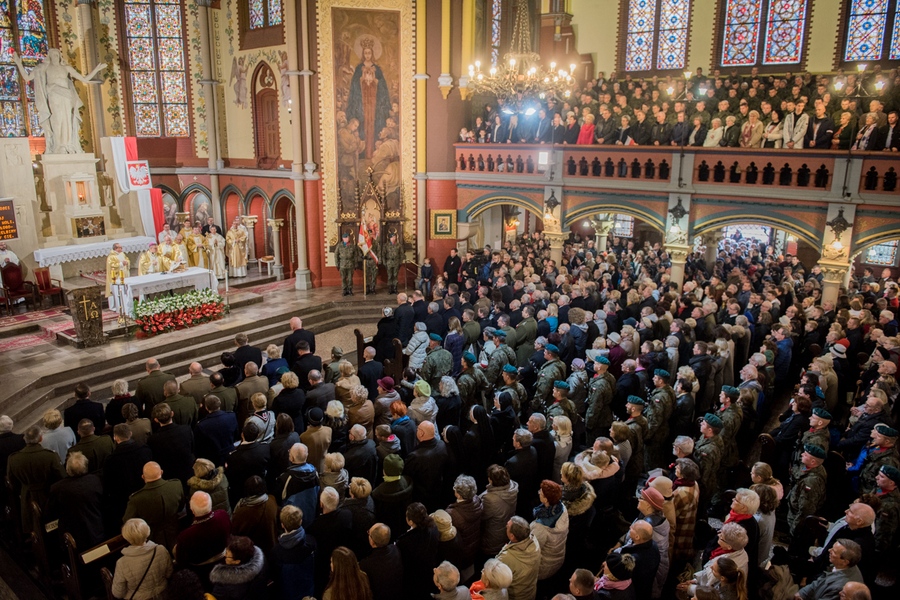Uroczysta msza święta w toruńskim kościele garnizonowym, fot. Łukasz Piecyk dla UMWKP