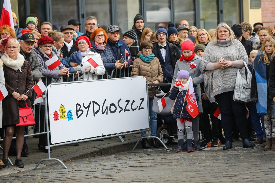 Bydgoszcz: uroczystości pod pomnikiem Wolności, fot. Roman Bosacki dla UMWKP