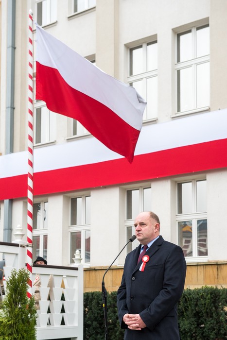 Uroczystość odsłonięcia tablicy pamiątkowej w związku z setną rocznicą odzyskania niepodległości przed Urzędem Marszałkowskim, fot. Łukasz Piecyk