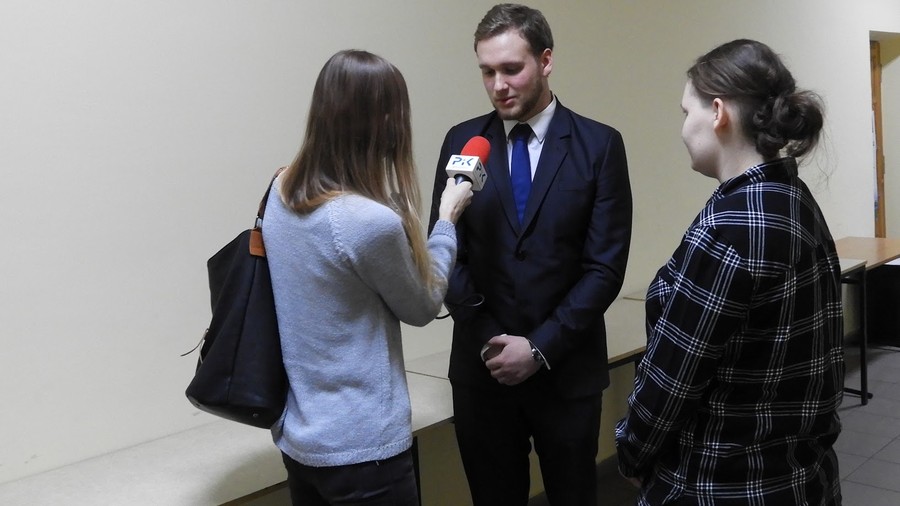 Laureaci udzielają wywiadu reporterce Radia PiK