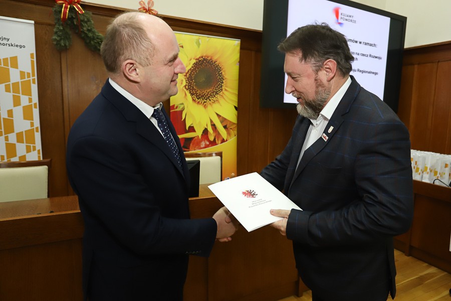 Uroczystość wręczenia umów o dofinansowanie projektów w Urzędzie Marszałkowskim, fot. Mikołaj Kuras