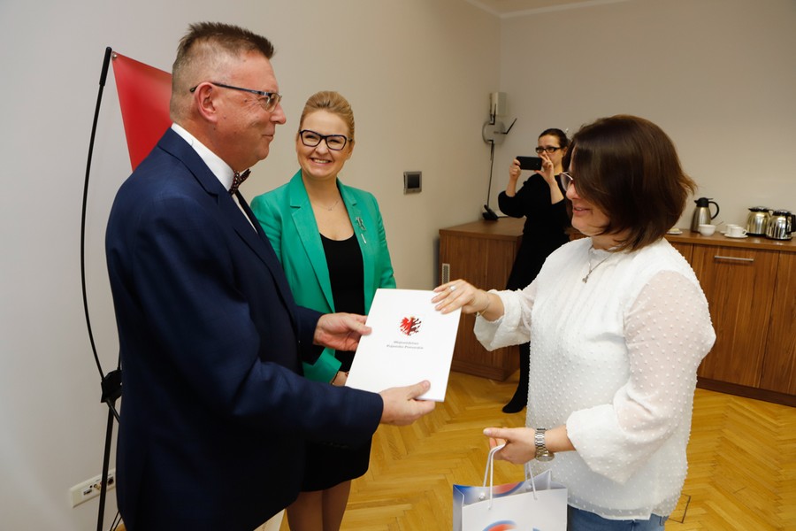 Uroczystość wręczenia umów grantowych w ramach RPO w Urzędzie Marszałkowskim, fot. Mikołaj Kuras