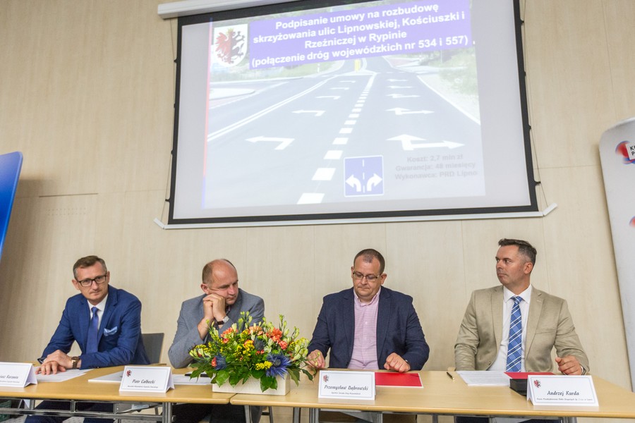 Uroczyste podpisanie umowy na przebudowę i modernizację skrzyżowania w Rypinie, fot. Szymon Zdziebło/www.tarantoga.pl 