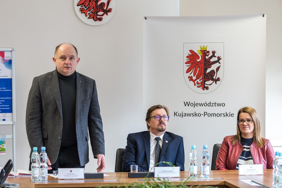 Podpisanie umowy na realizację inwestycji, fot. Szymon Zdziebło/tarantoga.pl