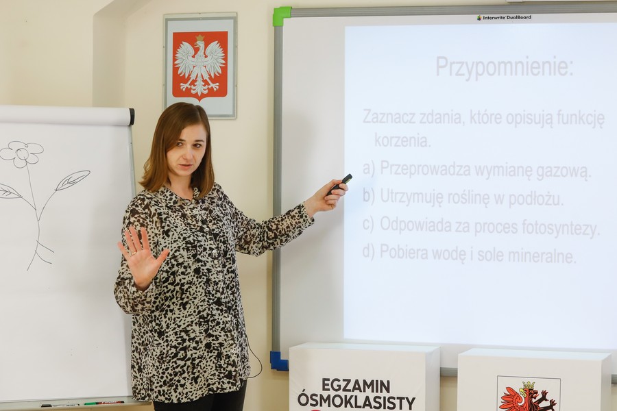 Julia Idziak podczas e-lekcji biologii, fot. Mikołaj Kuras dla UMWKP