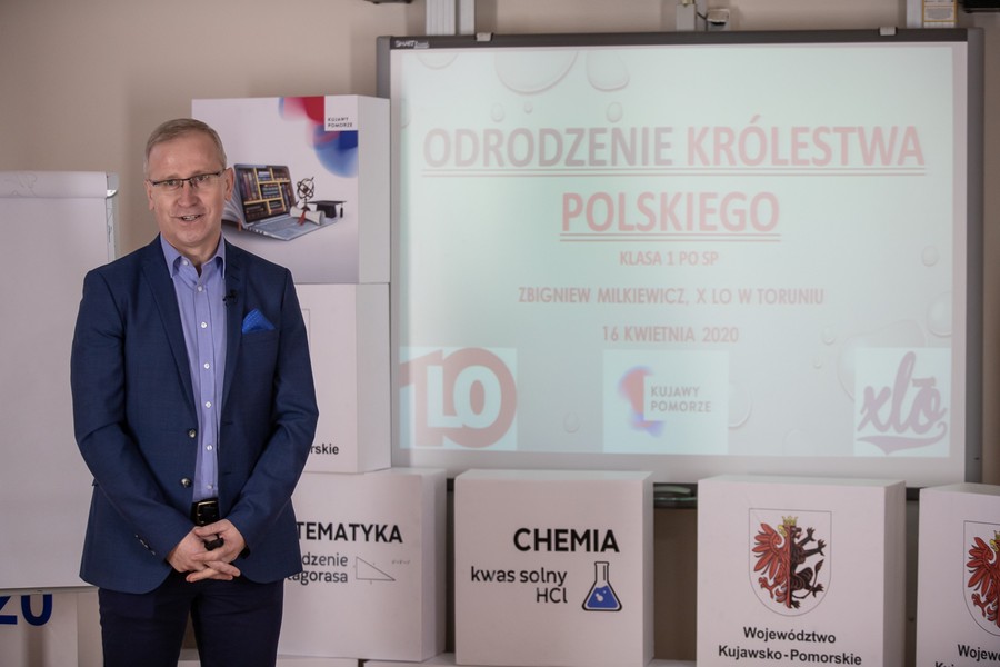 Zbigniew Milkiewicz podczas e-lekcji historii, fot. Mikołaj Kuras dla UMWKP