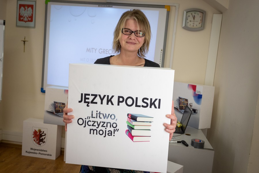 Karolina Szostak-Lubomska podczas e-lekcji języka polskiego, fot. Mikołaj Kuras dla UMWKP