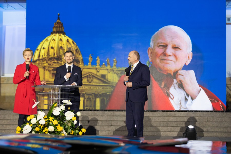 Uroczystości setnej rocznicy urodzin św. Jana Pawła II w Toruniu, fot. Mikołaj Kuras dla UMWKP