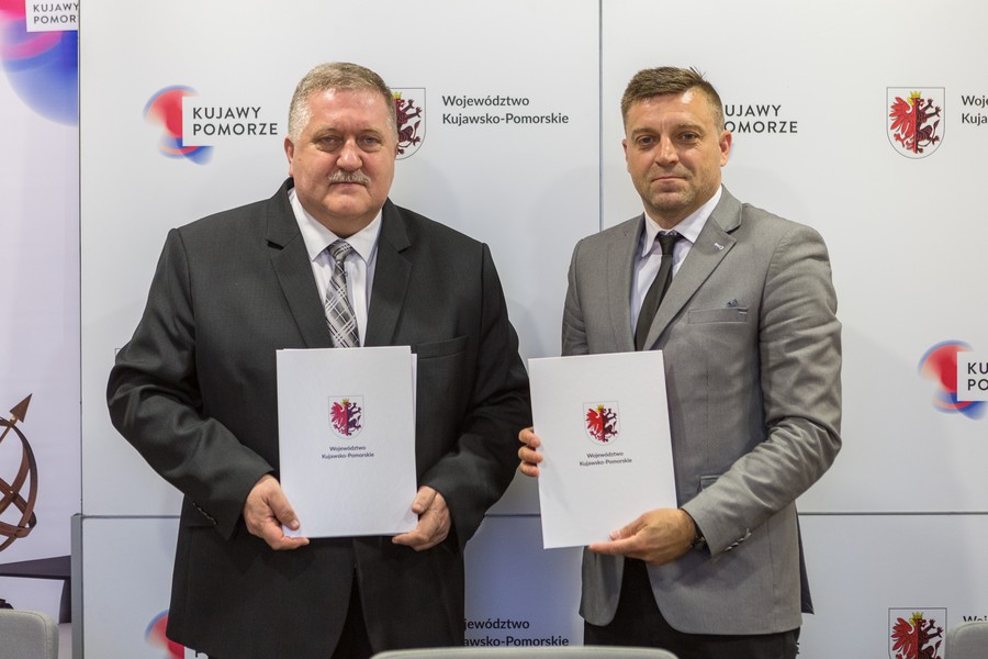 Uroczyste podpisania umowy z wykonawcą robót budowalnych, fot. Szymon Zdziebło/tarantoga.pl dla UMWKP