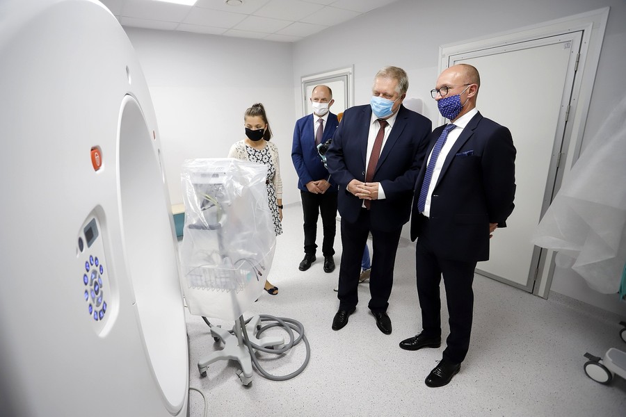 Otwarcie nowej pracowni tomograficznej w Szpitalu Popiełuszki we Włocławku, fot. Mikołaj Kuras dla UMWKP