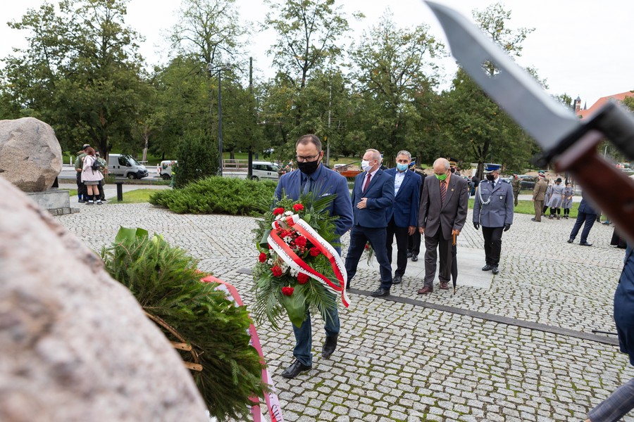 Obchody rocznicy wybuchu drugiej wojny światowej w Toruniu, fot. Mikołaj Kuras dla UMWKP