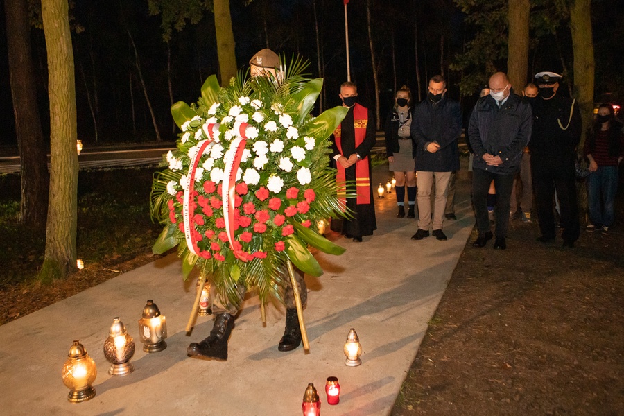 Uroczystość pod pomnikiem błogosławionego księdza Jerzego Popiełuszki, fot. Mikołaj Kuras dla UMWKP