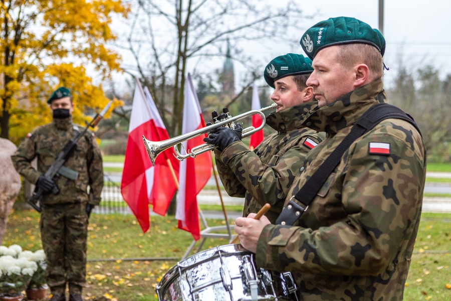 Uroczystość Narodowego Święta Niepodległości w Toruniu, fot. Szymon Zdziebło/tarantoga.pl dla UMWKP