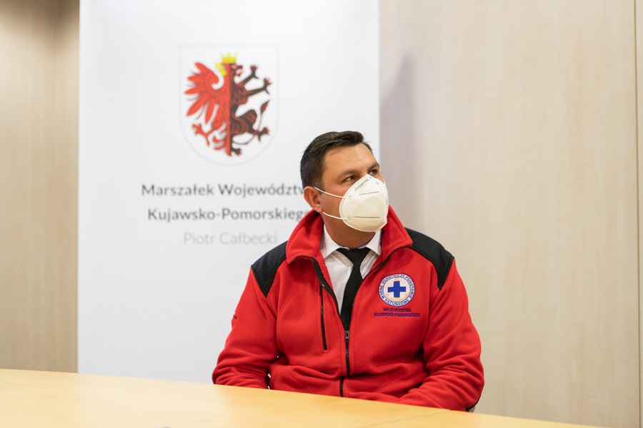 Uroczystość przekazania umowy o dofinansowanie szkoleń dla przyszłych ratowników wodnych, fot. Mikołaj Kuras dla UMWKP