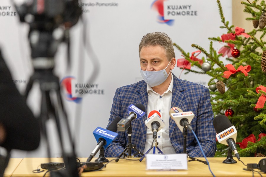 Konferencja w sprawie szczepień przeciw Covid-19 i uruchomienia poradni dla osób, które przeszły koronawirusa, fot. Szymon Zdziebło/tarantoga.pl dla UMWKP