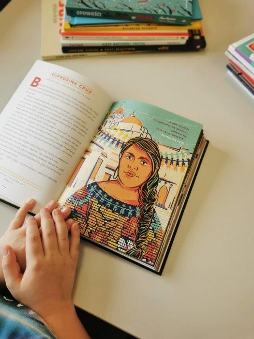 Czytamy książki podczas zajęć wychowawczych, fot. Marta Modrzyńska