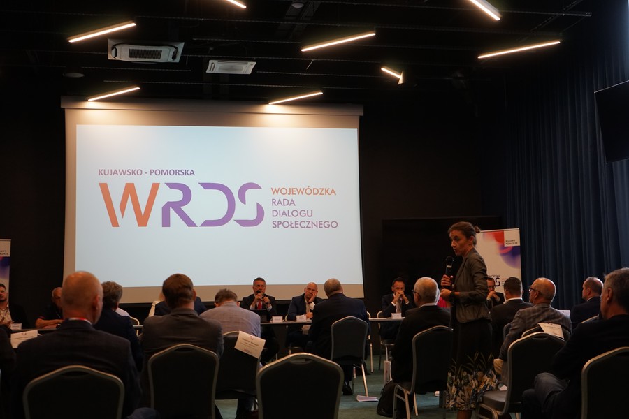 przemawiający p. J. Choroś i pozostali uczestnicy posiedzenia K-P WRDS, fot. Aleksandra Kurczewska