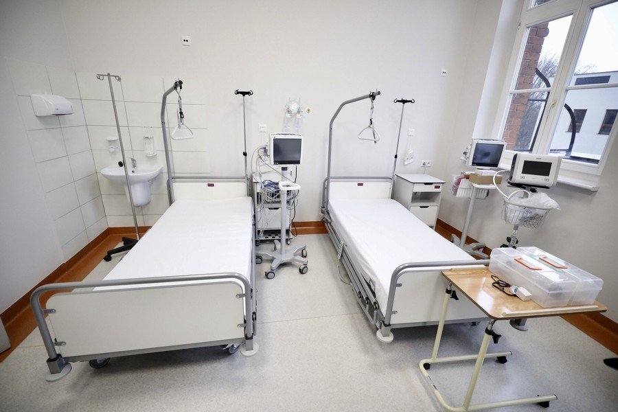 Otwarcie nowo wyremontowanego oddziału wewnętrznego w szpitalu powiatowym w Mogilnie, fot. Andrzej Goiński/UMWKP