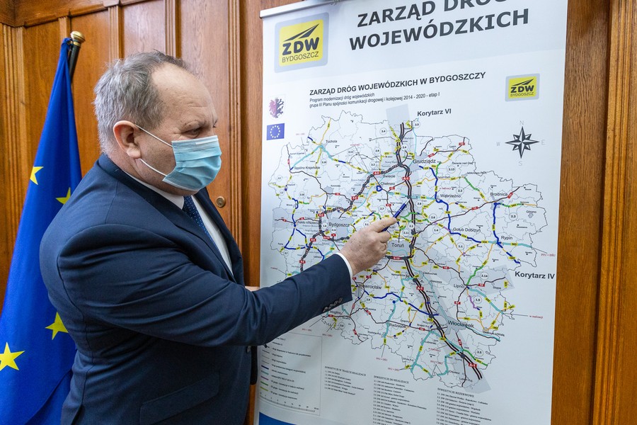 Uroczystość podpisania umowy na drugi odcinek trasy Stolno-Wąbrzeźno, fot. Szymon Zdziebło/tarantoga.pl dla UMWKP