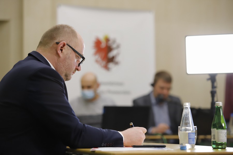 Debata "Droga do odbudowy przy wsparciu z funduszy UE", fot. Mikołaj Kuras dla UMWKP