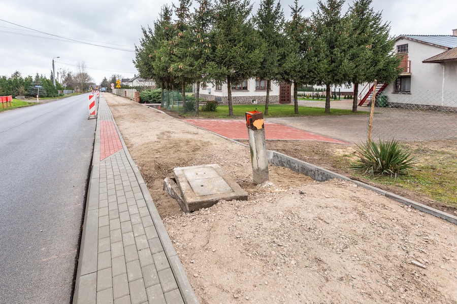 Budowa ścieżki rowerowej wzdłuż drogi wojewódzkiej nr 657 pomiędzy Złotorią i Lubiczem Dolny, fot. Szymon Zdziebło tarantoga.pl dla UMWKP