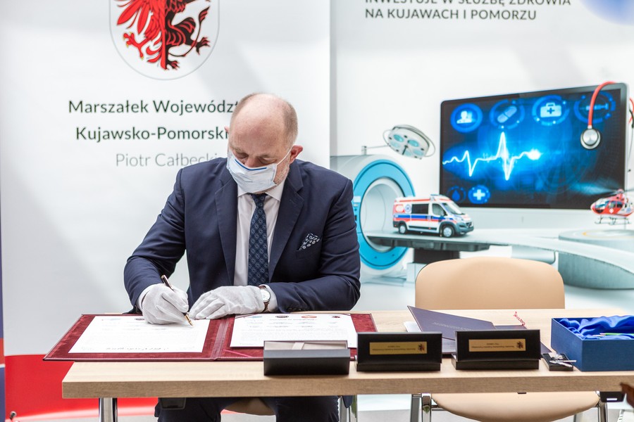 Ceremonia przekazania kluczy do nowej siedziby Hospicjum im. JPII, fot. Szymon Zdziebło/tarantoga.pl dla UMWKP