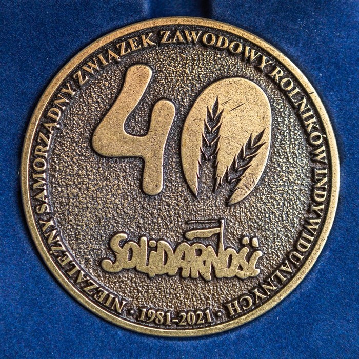 Medal okolicznościowy, fot. Szymon Zdziebło tarantoga.pl dla UMWKP