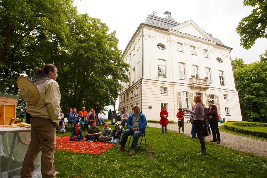 Zwiedzanie pałacu w Ostromecku, fot. Filip Kowalkowski dla UMWKP