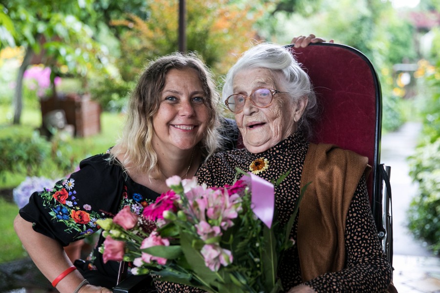 Wizyta u 104-letniej pani Aurelii Liwińskiej, fot. Andrzej Goiński/UMWKP