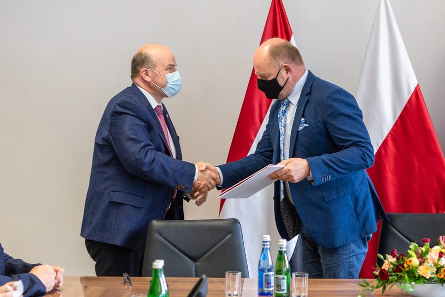 Ceremonia podpisania umów RPO, 26 sierpnia 2021, fot. Szymon Zdzieblo/tarantoga.pl dla UMWKP