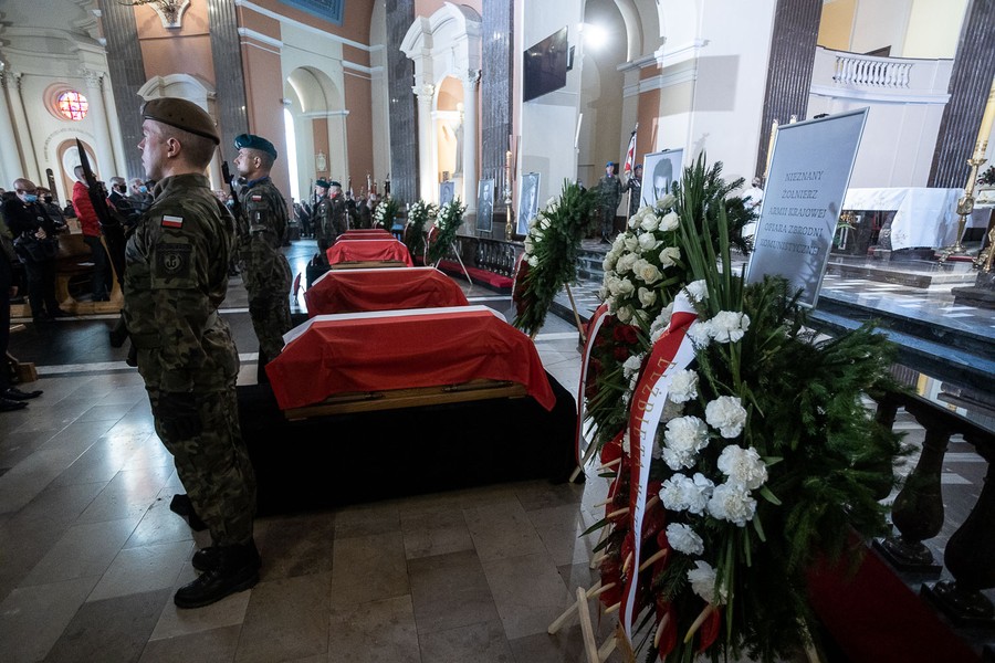 Uroczystość pogrzebowa Żołnierzy Wyklętych, fot. Filip Kowalkowski dla UMWKP