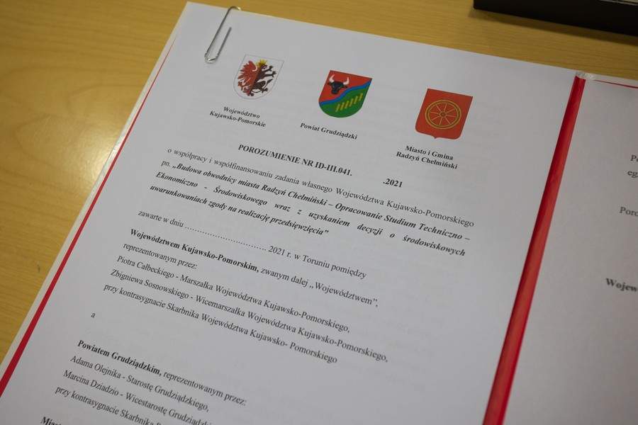 Podpisanie porozumienia w sprawie budowy obwodnicy Radzynia Chełmińskiego, fot. Mikołaj Kuras dla UMWKP