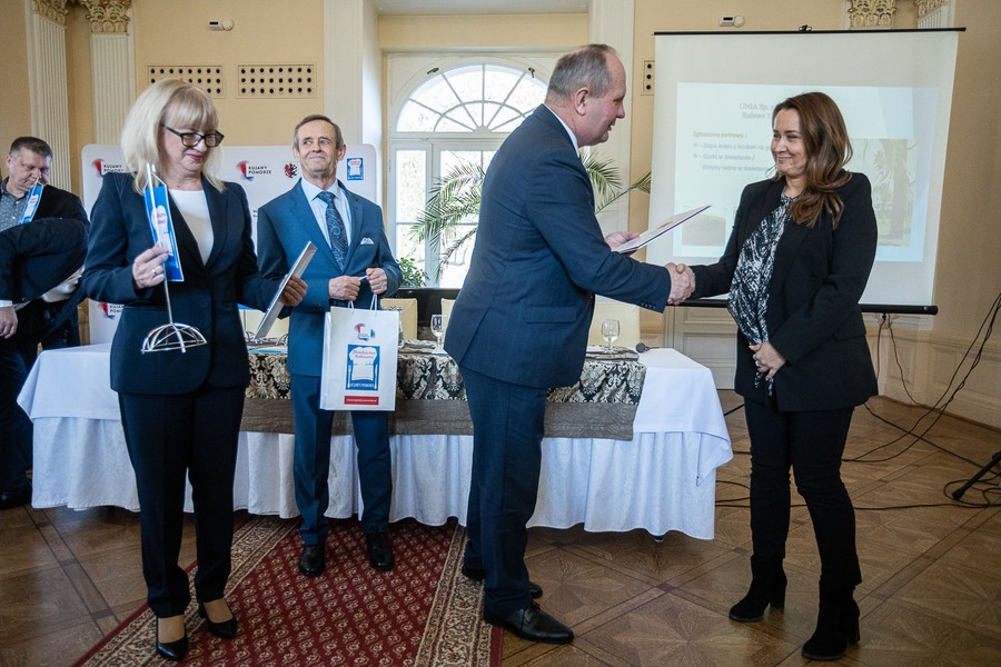 Wręczenie certyfikatów nowym członkom sieci regionalnej Dziedzictwo Kulinarne Kujawy i Pomorze, fot. Filip Kowalkowski dla UMWKP