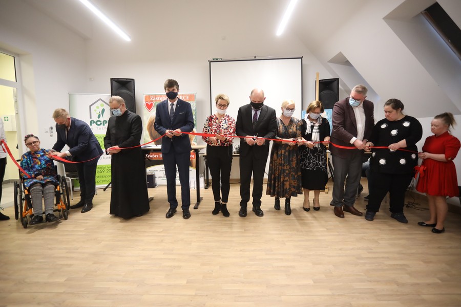 Otwarcie Powiatowego Centrum Wsparcia w Tucholi, fot. Filip Kowalkowski dla UMWKP